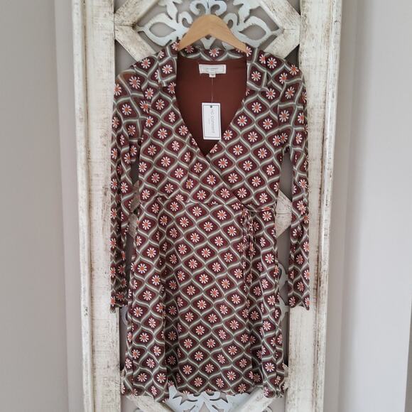 No Comment Junior's Long Sleeve Faux Wrap V-Neck Surplice Dress in Daisy Floral - Picture 9 of 10